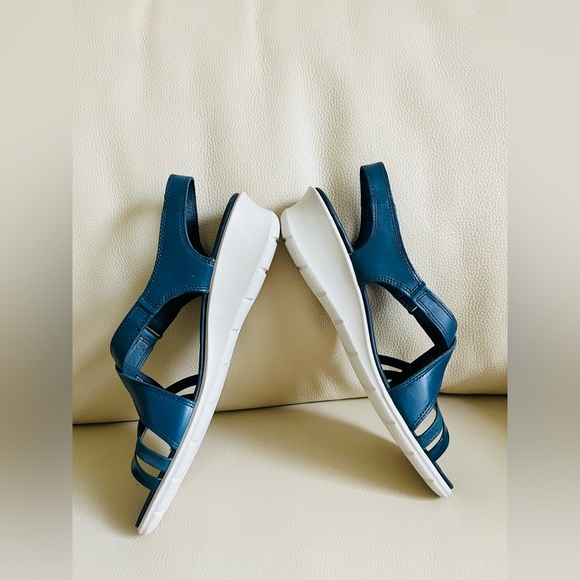 NEW IN BOX Felicia Sandal Dark Petrol Leather
Adjustable Strap Wedge Sandal. - Picture 5 of 14